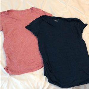 Lot of 2 Liz Lange Maternity Vneck tops